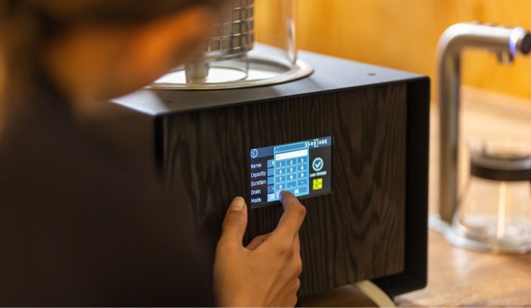 Using commercial cold brew machines to increase your profitability 4 Control window of a Baby Hardtank commercial cold brew machine