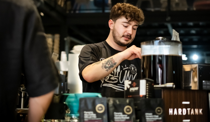 Case Study: How Atölye Kuban uses Hardtank to modernise cold brew in Turkey 2 A barista at Atölye Kuban