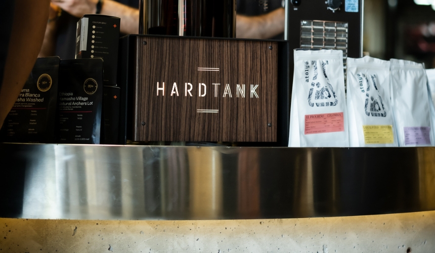 Case Study: How Atölye Kuban uses Hardtank to modernise cold brew in Turkey 3 Hardtank equpiment and coffee bags at Atölye Kuban