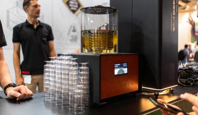 How a commercial iced tea maker can help expand your menu (and boost margins) 6 A commercial iced tea maker from Hardtank.