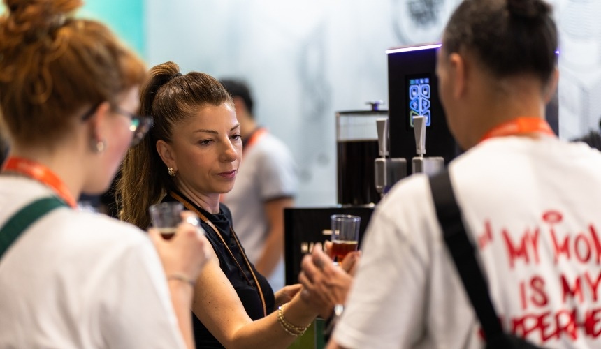 A woman serving nitro coffee on tap from the Hardtap.
