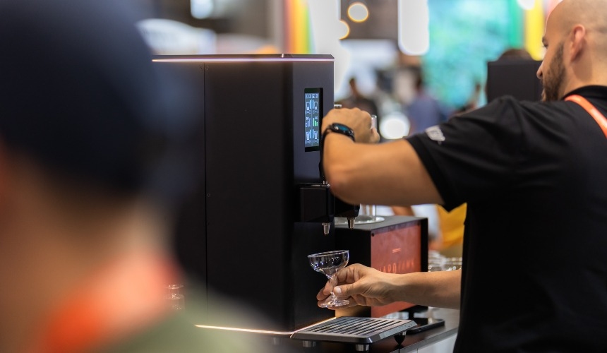 Serving nitro coffee on tap using the Hardtap.