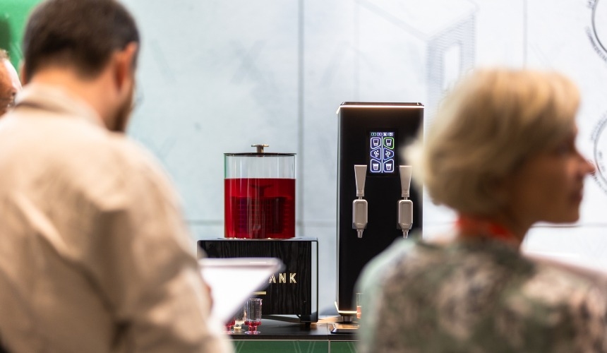 What is the best cold brew coffee system for your business? 2 Two people looking at the best cold brew coffee system from Hardtank.