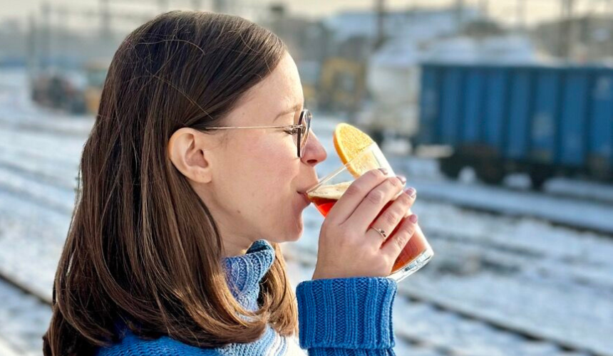 How popular is RTD cold brew coffee? 3 Person drinking RTD cold brew