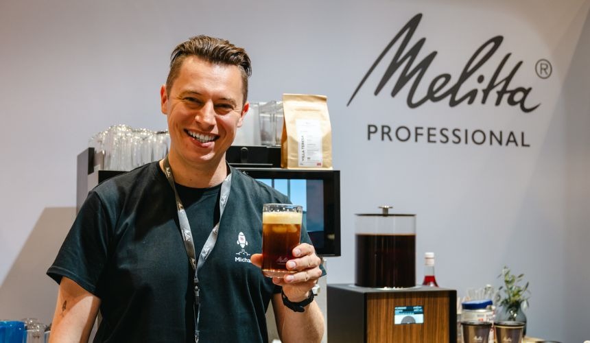 What are the benefits of offering nitro cold brew coffee on tap? 3 nitro cold brew coffee on tap